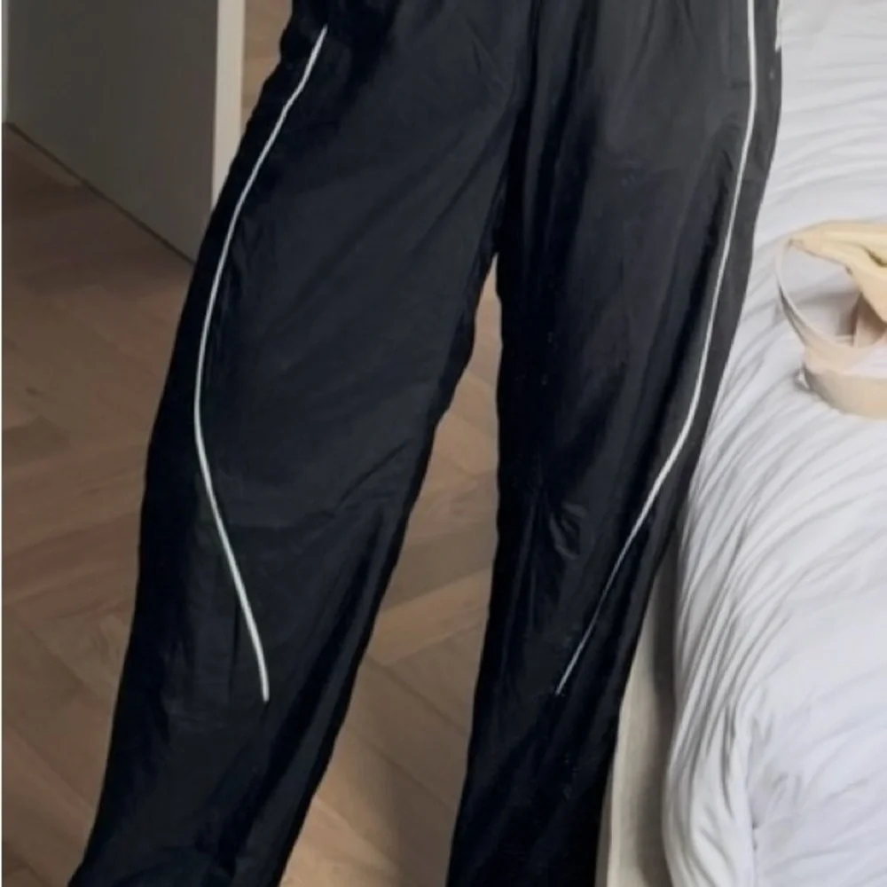 Women’s lululemon joggers - Picture 7 of 7